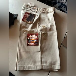 "Dickies NWT Size 29 Men's 13"" Loose Fit Easy Care Shorts Khaki Beige"